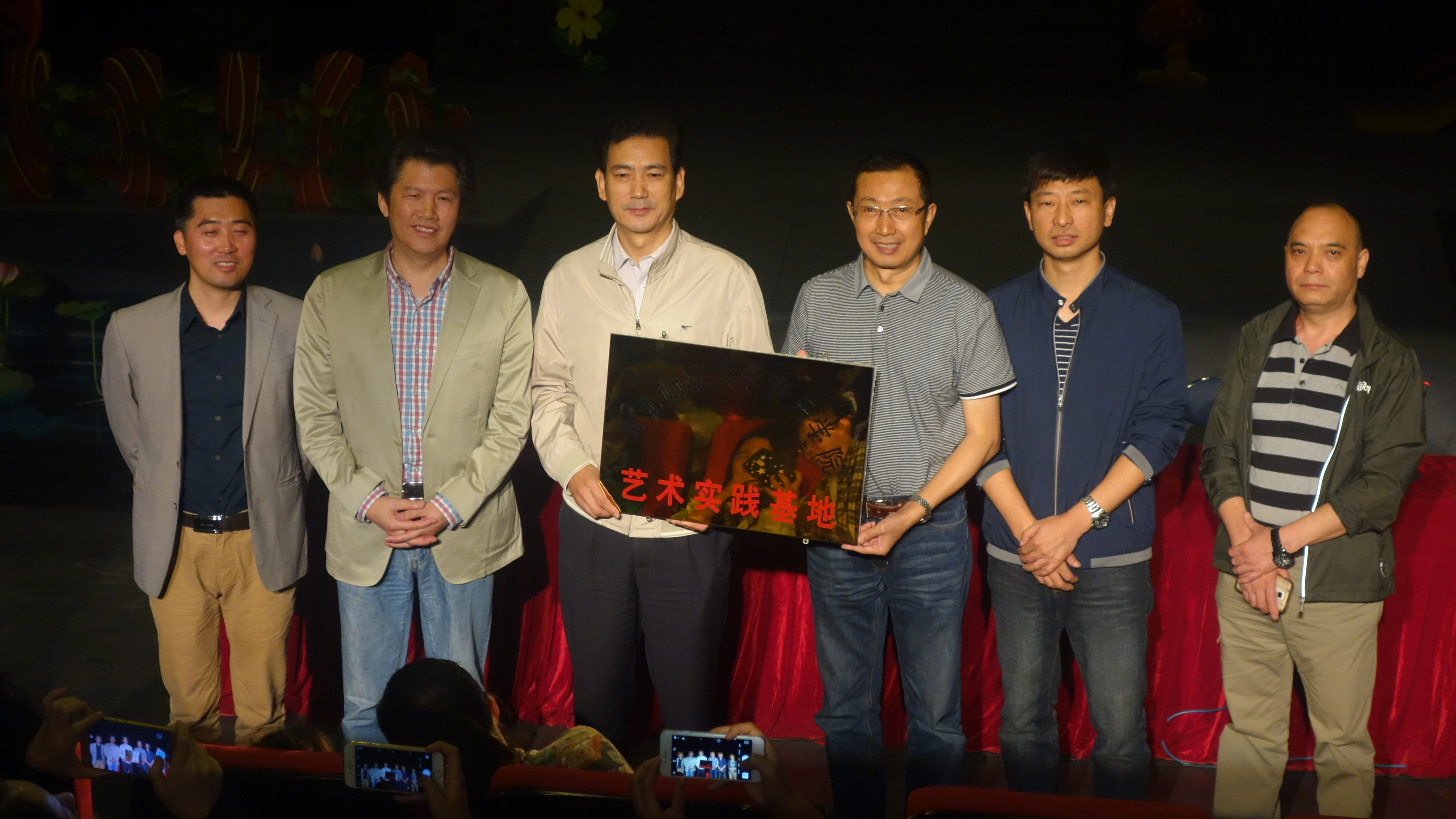 西北師范大學音樂學院2013級音樂表演專業(yè)的實習生實踐團到甘肅省話劇院開展藝術實踐活動