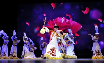 迎絲路盛會、賞河州牡丹——第二屆河州牡丹文化節(jié)開幕式文藝演出《河州盛開牡丹花》在臨夏大劇院隆重啟幕