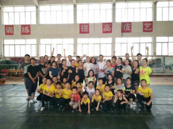 一堂生動(dòng)的雜技表演課——著名雜技表演藝術(shù)家吳正丹、魏葆華到甘肅省雜技團(tuán)交流