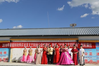 美麗草原，天籟傳愛——甘肅省歌舞劇院“紅色文藝輕騎兵”甘南夏河演出喜悅開幕