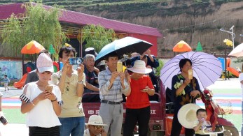 惠民演出再放藝彩　歡聲笑語響徹鄉(xiāng)村——省歌舞劇院隴原“紅色文藝輕騎兵”走進(jìn)隴西鞏昌、福星鎮(zhèn)