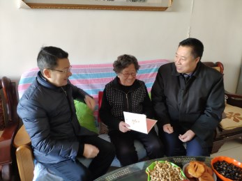 甘肅省舞臺(tái)美術(shù)工廠慰問離退休干部職工