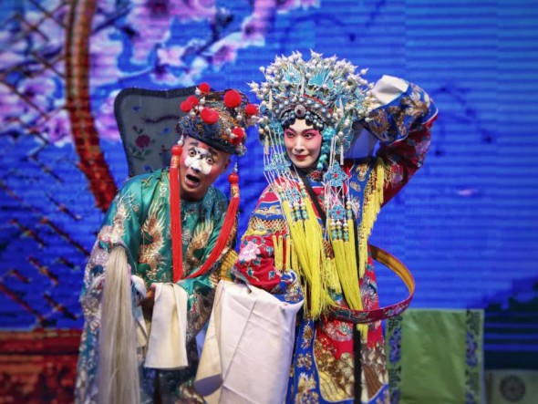 國(guó)韻京聲奏響黃河之濱，唱念做打彰顯國(guó)粹華章