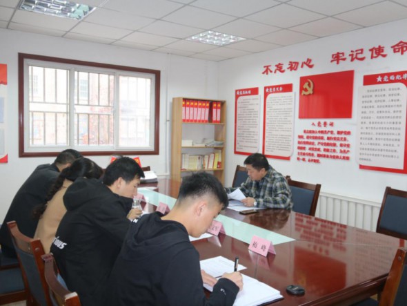 甘肅演藝集團舞美中心黨支部召開 黨員集中學習會專題傳達學習 黨的十九屆五中全會精神