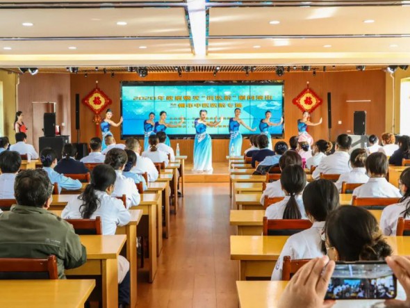 真情暖人心——甘肅演藝集團歌舞劇院慰問蘭州市中醫(yī)醫(yī)院醫(yī)護工作者文藝演出精彩呈現