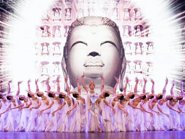 高雅藝術(shù)進校園——中國經(jīng)典舞劇《絲路花雨》在西北民族大學精彩上演
