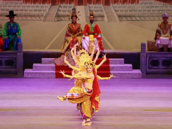 雅樂奏響，花雨繽紛——甘肅演藝集團(tuán)歌舞劇院高雅藝術(shù)進(jìn)校園活動火熱進(jìn)行中
