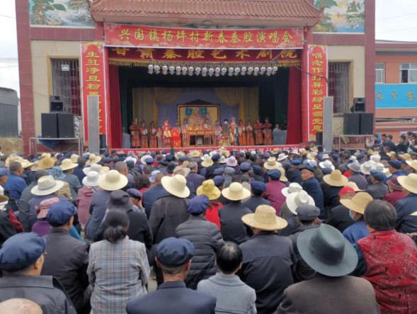 甘肅演藝集團(tuán)秦腔藝術(shù)劇院赴天水市秦安縣劉坪鎮(zhèn)崔河村開展慶百年華誕·譜隴原新篇“我們的中國夢(mèng)” —文化進(jìn)萬家”惠民演出