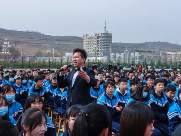 甘肅演藝集團(tuán)歌舞劇院“慶百年華誕，譜隴原新篇”2021年“我們的中國(guó)夢(mèng)”——文化進(jìn)萬(wàn)家暨“隴原紅色文藝輕騎兵”惠民演出在路上
