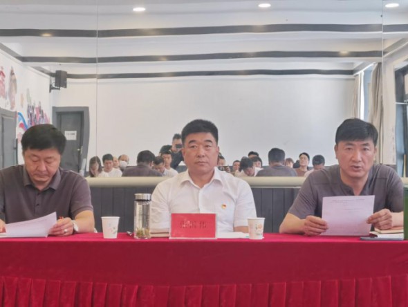 甘肅演藝集團黨委委員、副總經理張國偉講授專題黨課