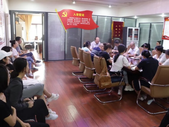 甘肅演藝集團(tuán)黨委委員、副總經(jīng)理王衛(wèi)平為秦腔藝術(shù)劇院講授專題黨課