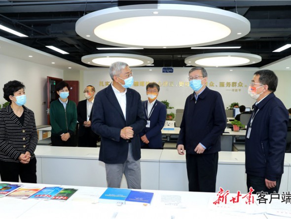 尹弘在宣傳文化單位調(diào)研時(shí)強(qiáng)調(diào)：不斷壯大主流輿論，推進(jìn)文藝院團(tuán)改革，為全省改革發(fā)展穩(wěn)定凝聚強(qiáng)大精神力量