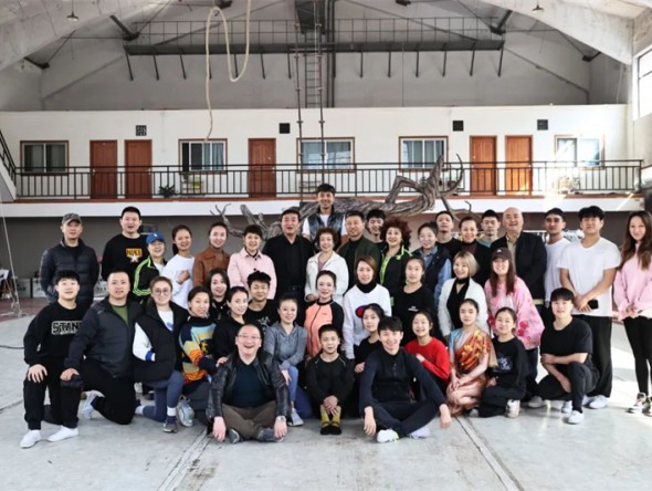 甘肅演藝集團領(lǐng)導(dǎo)赴敦煌藝術(shù)團為出征第十一屆全國雜技展演加油鼓勁